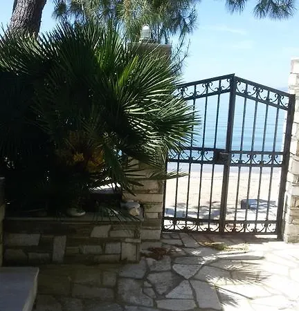 Stelios Seaside House Feriehus